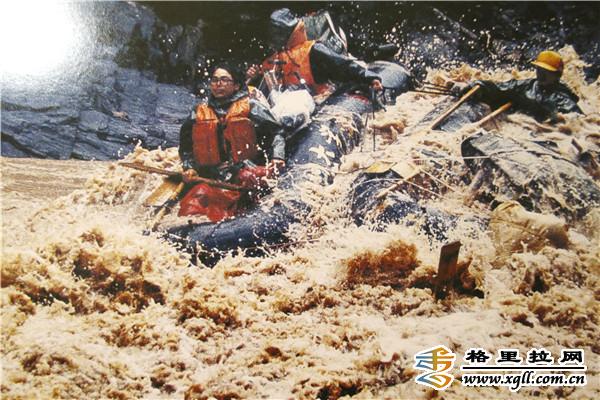 经过几度生死考验之后,来到了号称"魔鬼大峡"的世界第二大峡谷虎跳峡
