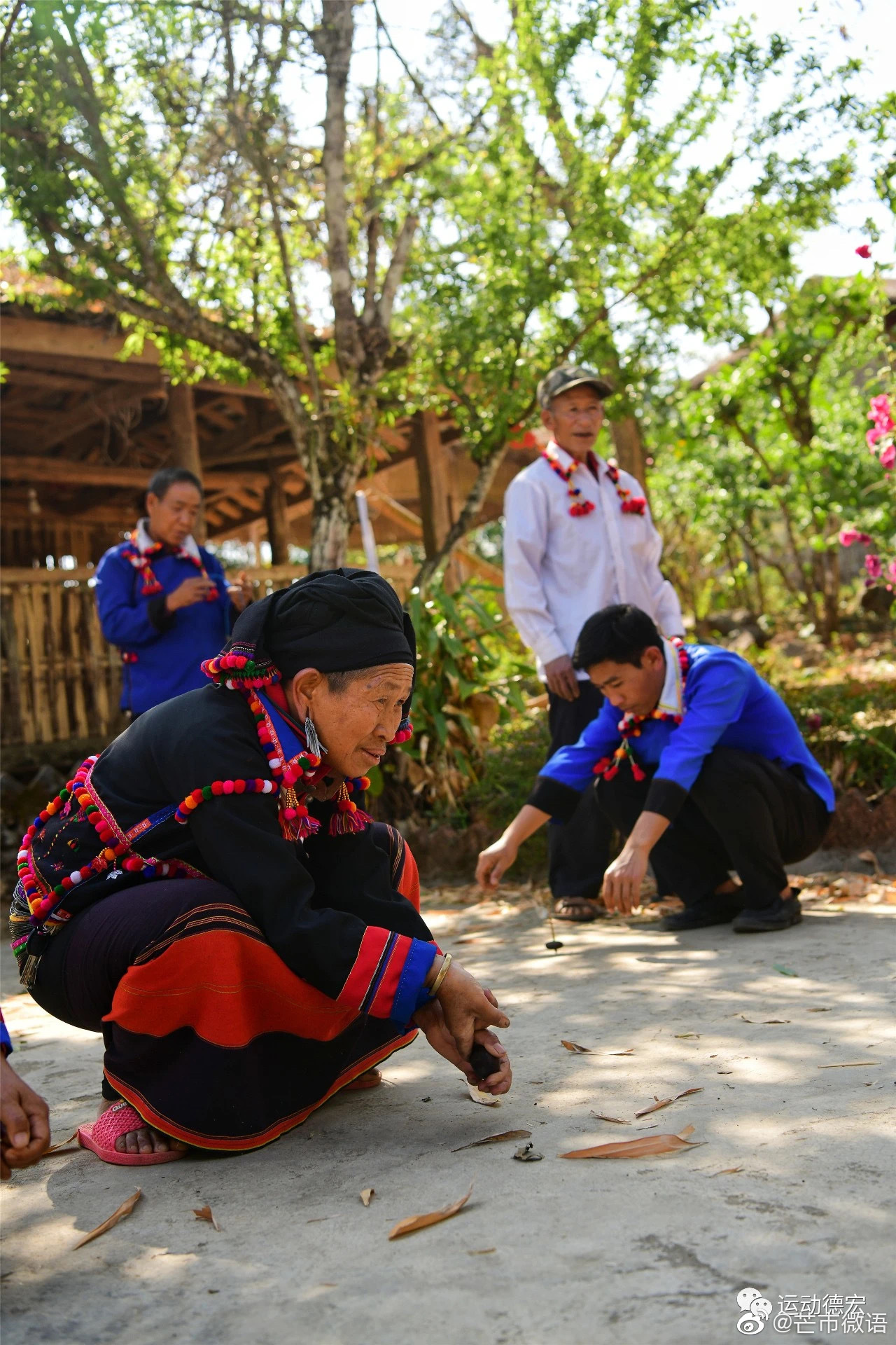 探访德昂族的篾弹弓腊盒