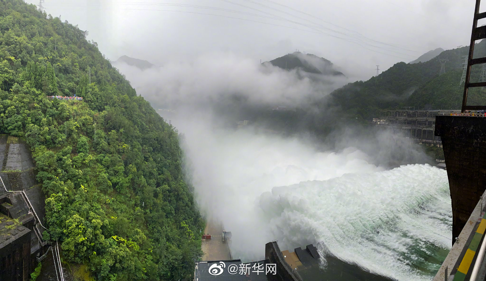 華東最大水庫新安江水庫開閘洩洪