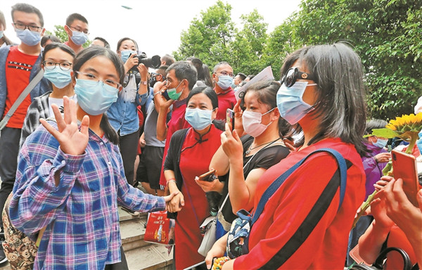 我省各级各部门有力保障服务高考考生——34万名学子顺利“赶考”