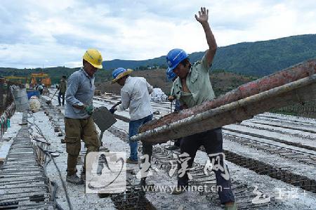 元蔓高速公路建设施工忙