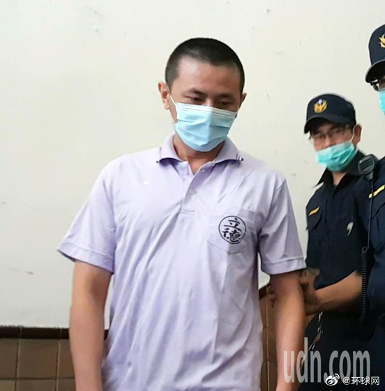 台湾一男子弒母狂砍37刀，一审判无期二审改无罪当庭释放，邻居喊害怕