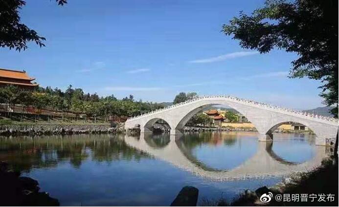 我眼中的宝峰——宝泉映月