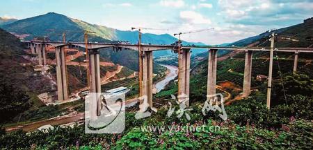 大戛高速戛洒江特大桥右幅合龙