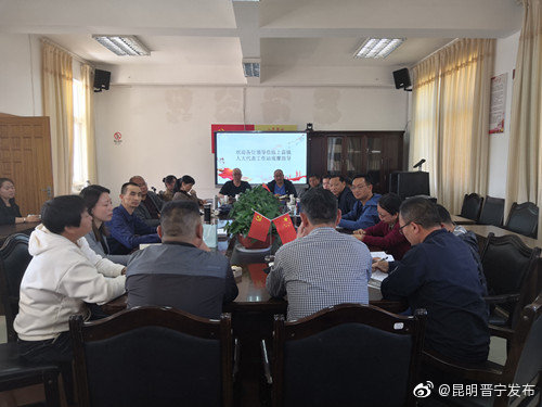 区人大常委会主任：让意见建议的收集深入到基层