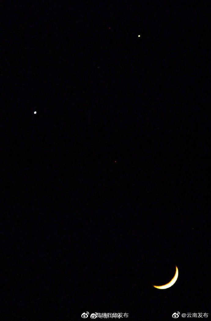 神奇一幕！“双星伴月”19日天空组红眼笑脸