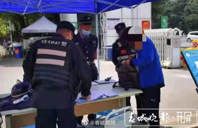 离开考只有15分钟！ 好心人捡到准考证交给昆明特警