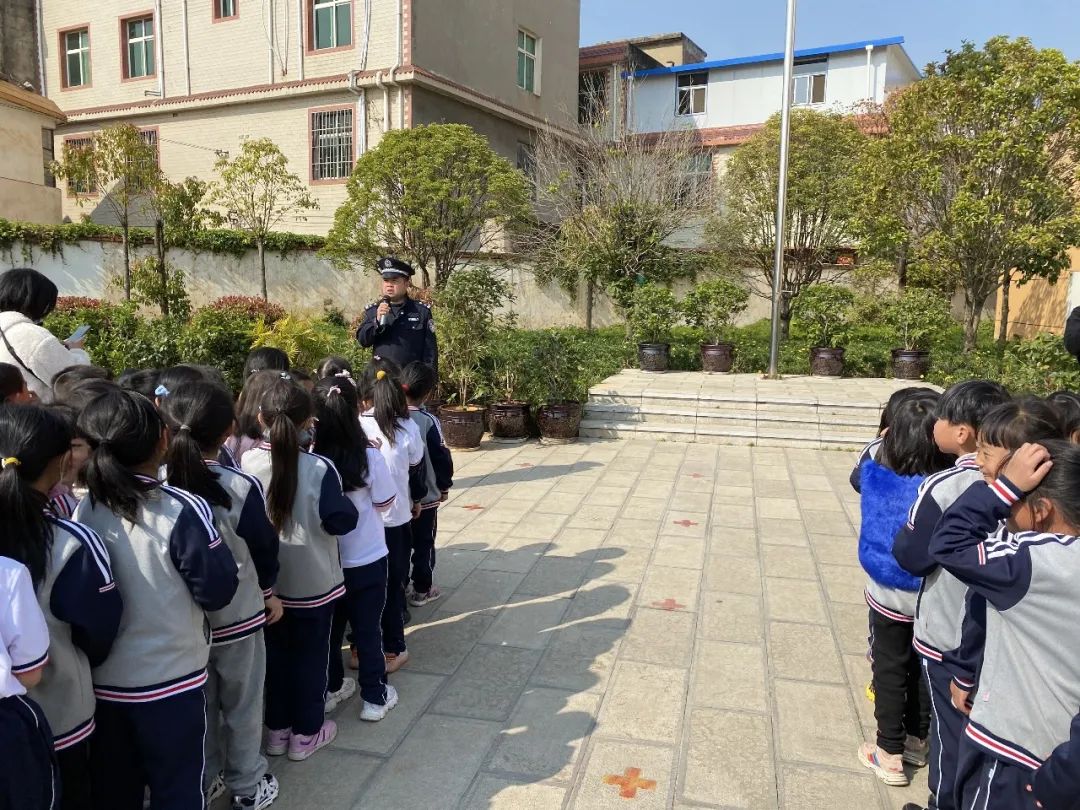 昆明呈贡新区第四小学(微信)