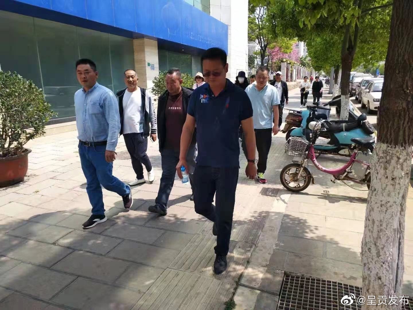 呈贡区城管局持续巩固“清垃圾”“扫厕所”专项行动工作