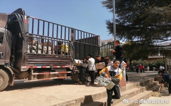 爱心捐赠 书香传情——北京友好传承文化基金会向富民县款庄中学捐赠图书