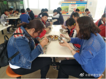 晋宁区昆阳第四小学开展家长开放日活动