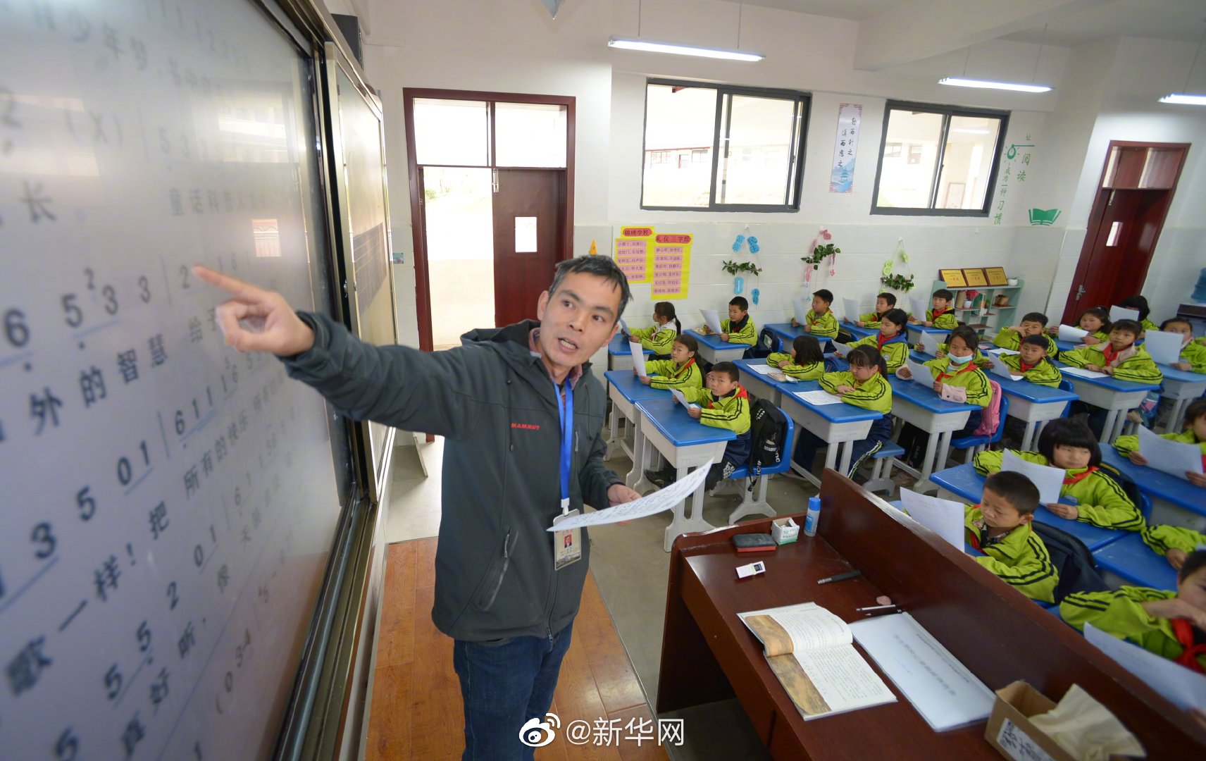 我国中小学互联网接入率100%