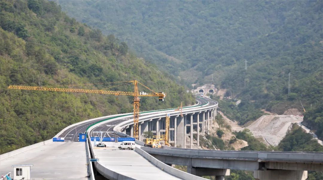 红河日报(微信)