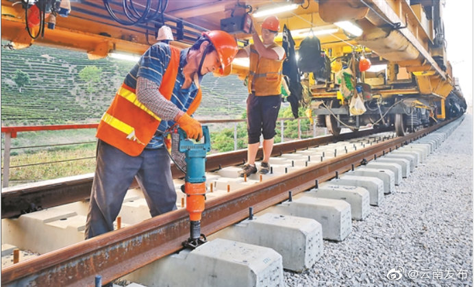 中老铁路已铺轨至西双版纳