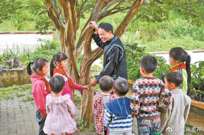 农加贵：35年坚守大山教书育人