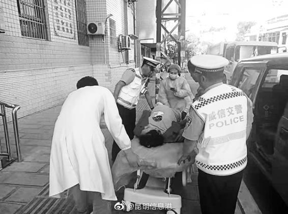 车内产子遇堵民警医护接力 目前母子平安