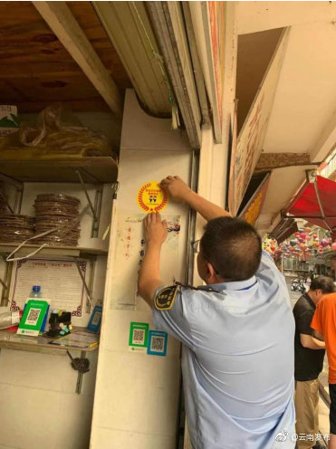 个旧20家餐饮店因经营不规范被“黄牌”警告！