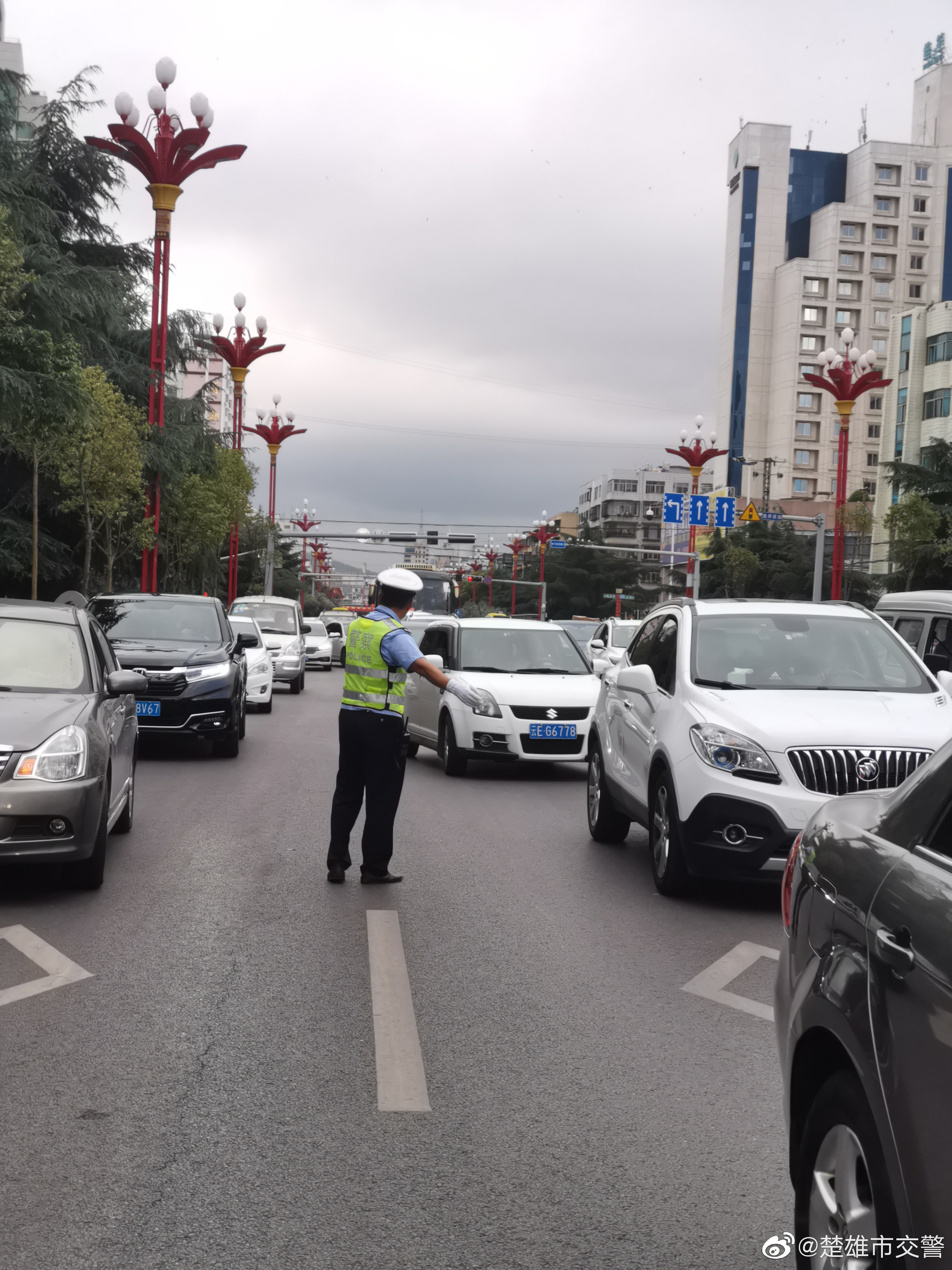 11：30第一场考试结束 请为高考考生让行