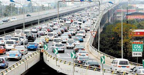端午期间进出昆高速公路 这条最堵