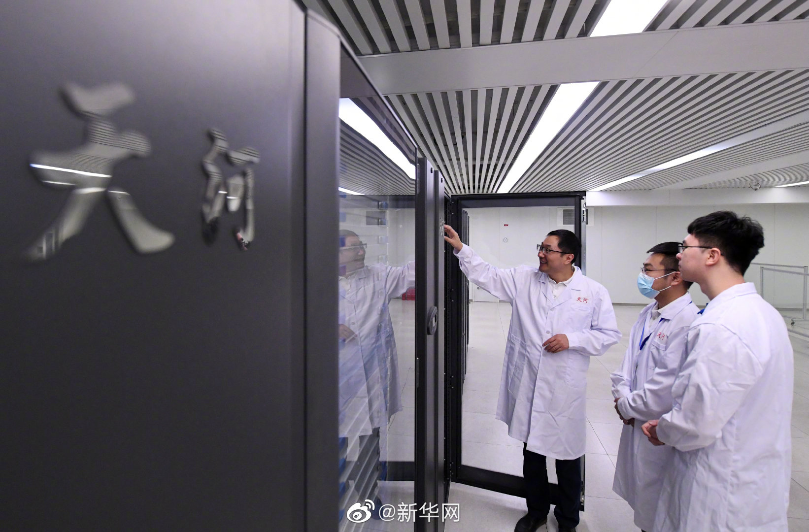 “天河”E级验证系统摘得图计算领域两项桂冠