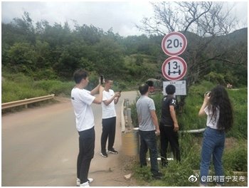 晋宁区交通运输局更新县道桥梁信息公示牌