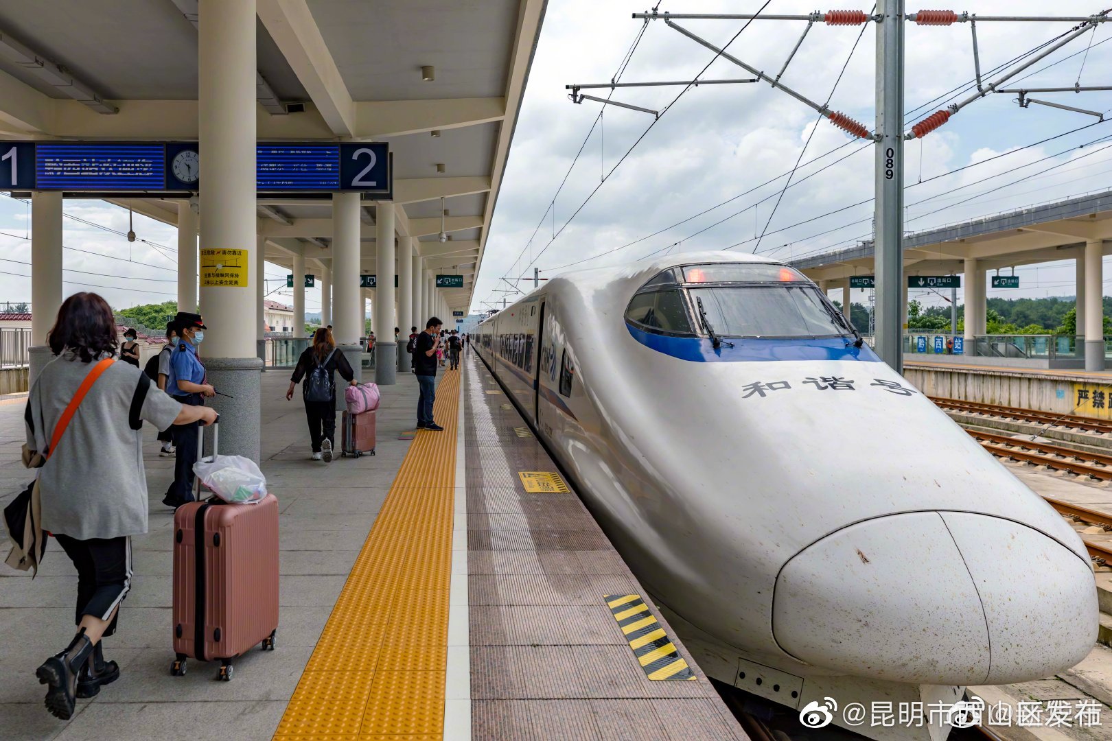 上半年我国铁路发送旅客13.65亿人次同比增长67%