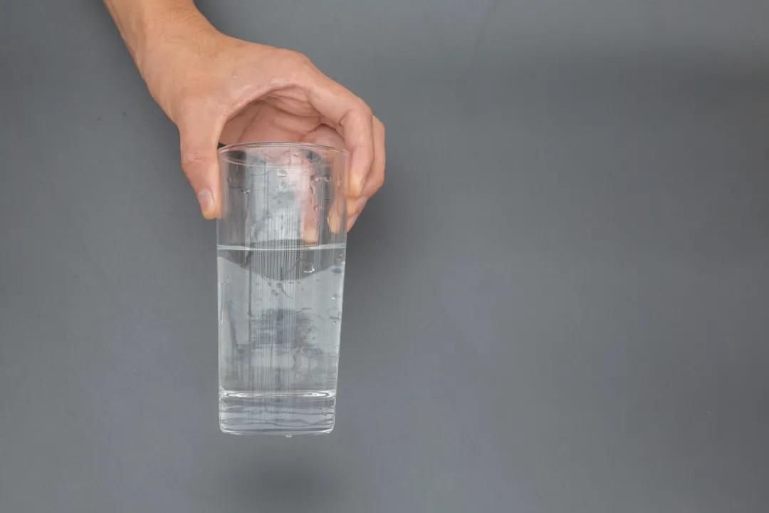渴了再喝水?少量多次,别等渴了再喝