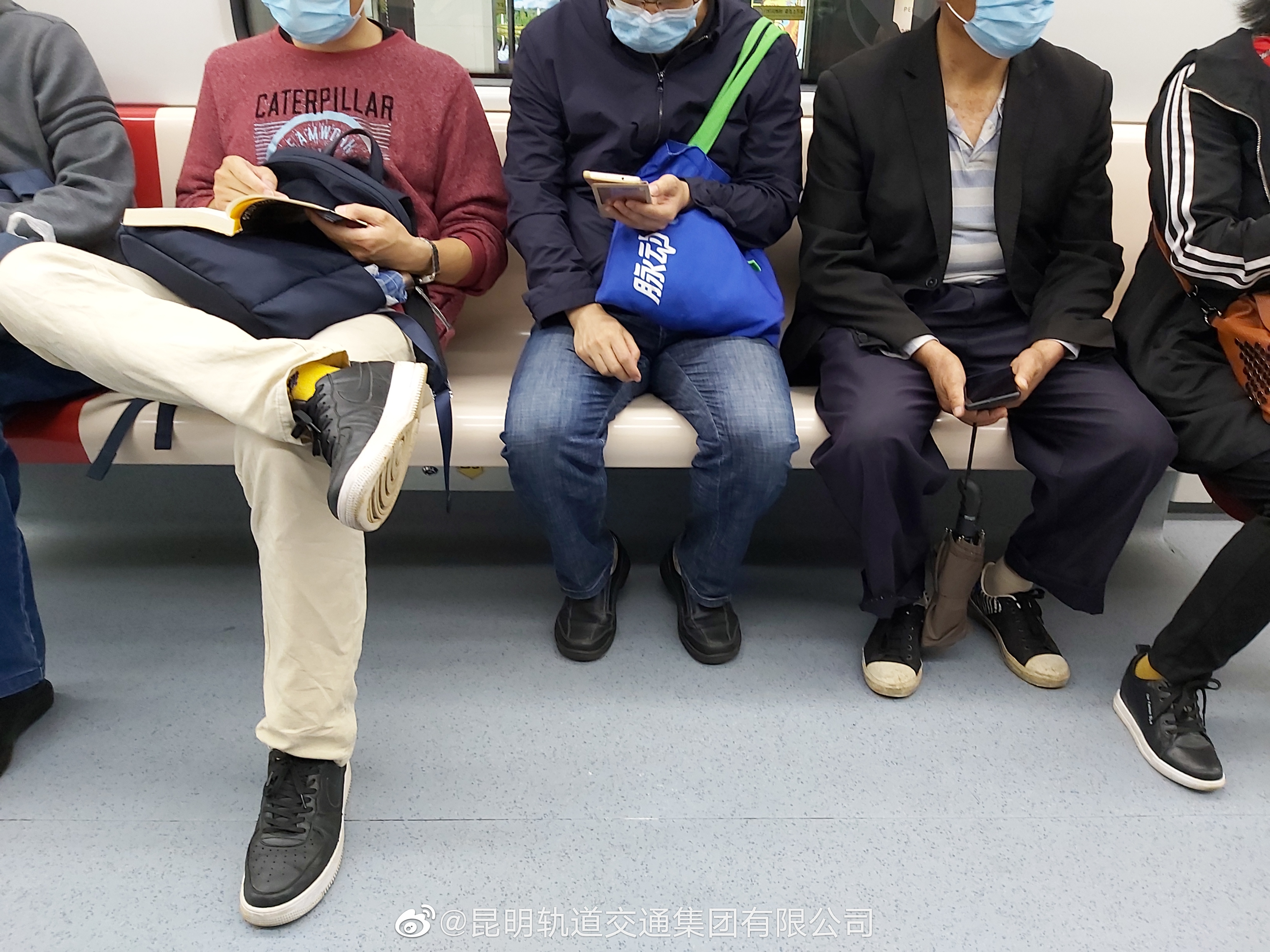 雨天乘坐地铁的注意事项