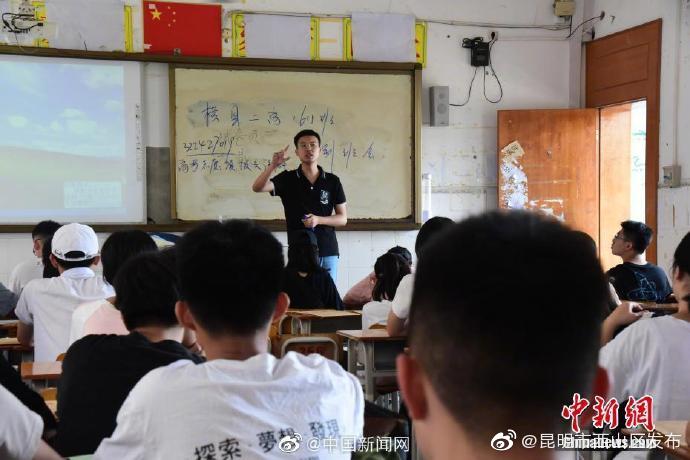 中小学至少配备1名专职心理健康教师