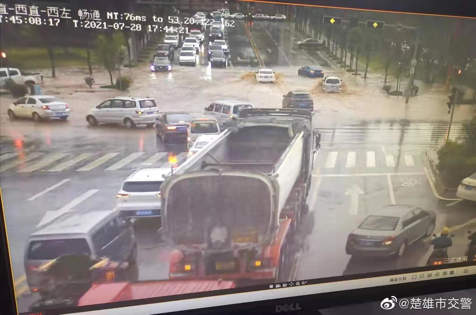 17：50三家塘茶花桥口积水