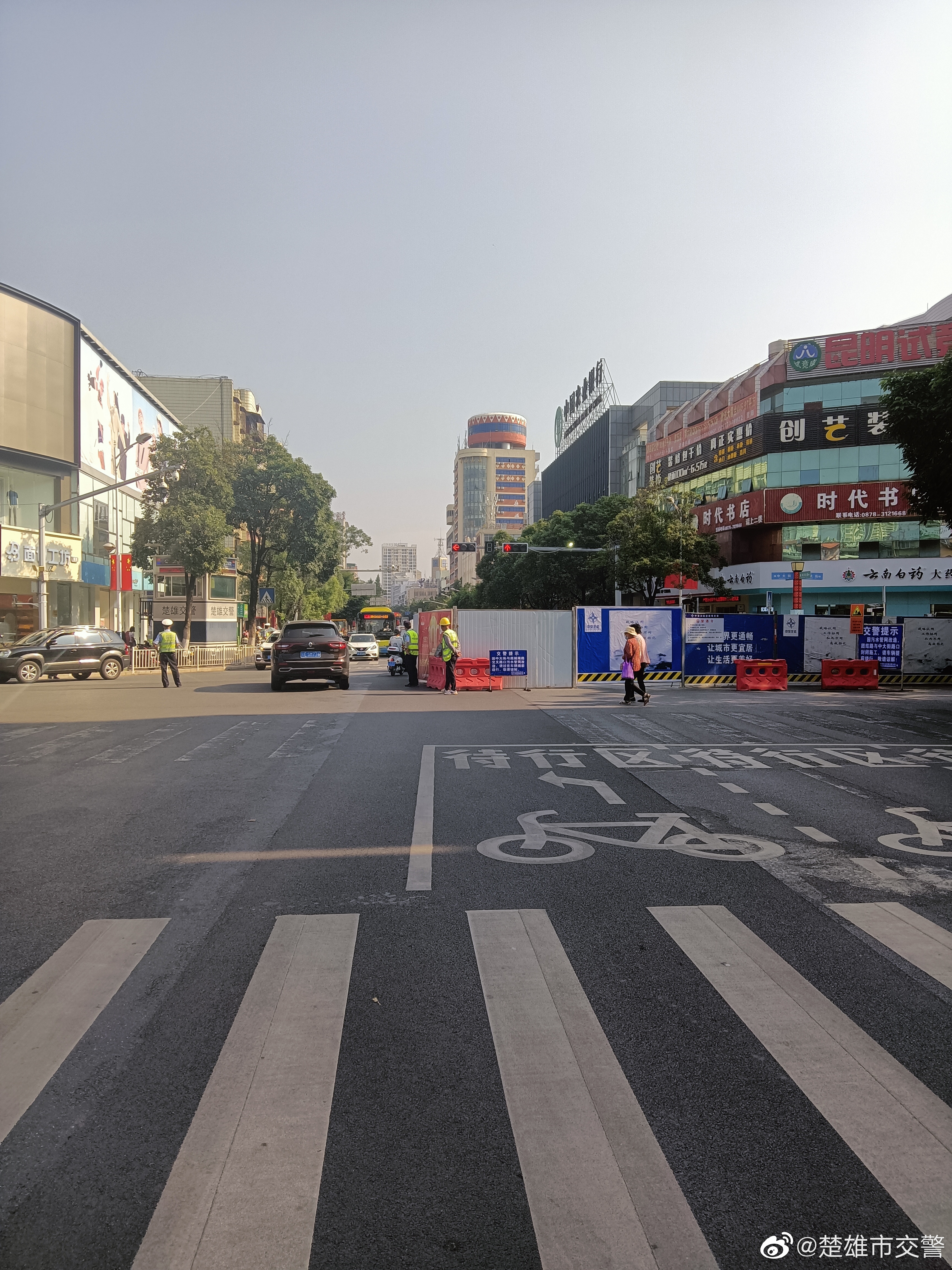 鹿城南路中大街交叉口围挡施工通行状况差请绕行