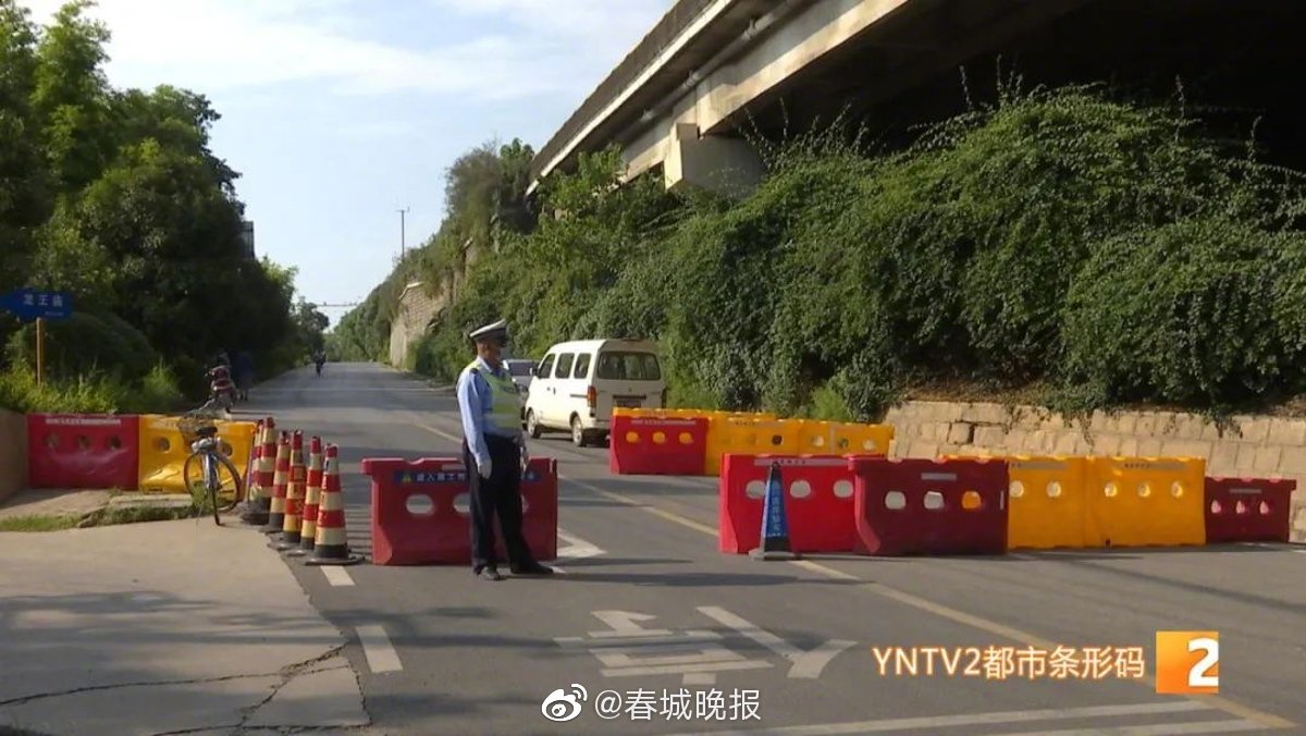 昆明这条管制高速每天劝返700多辆车