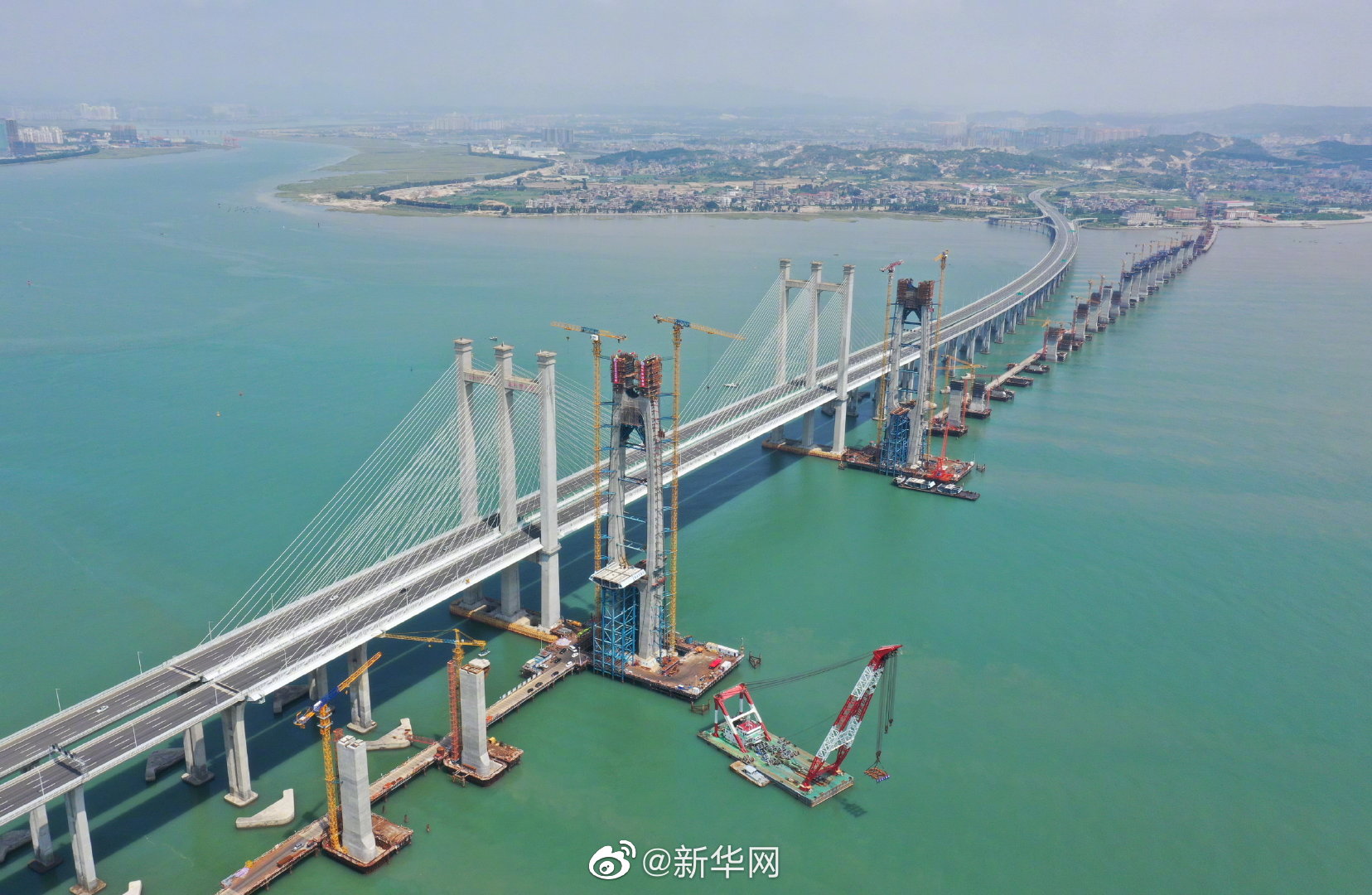 我国首座跨海高速铁路桥梁成功合龙