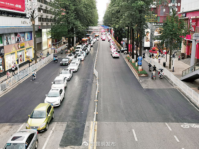 青年路路面改造 抗裂抗滑还降噪