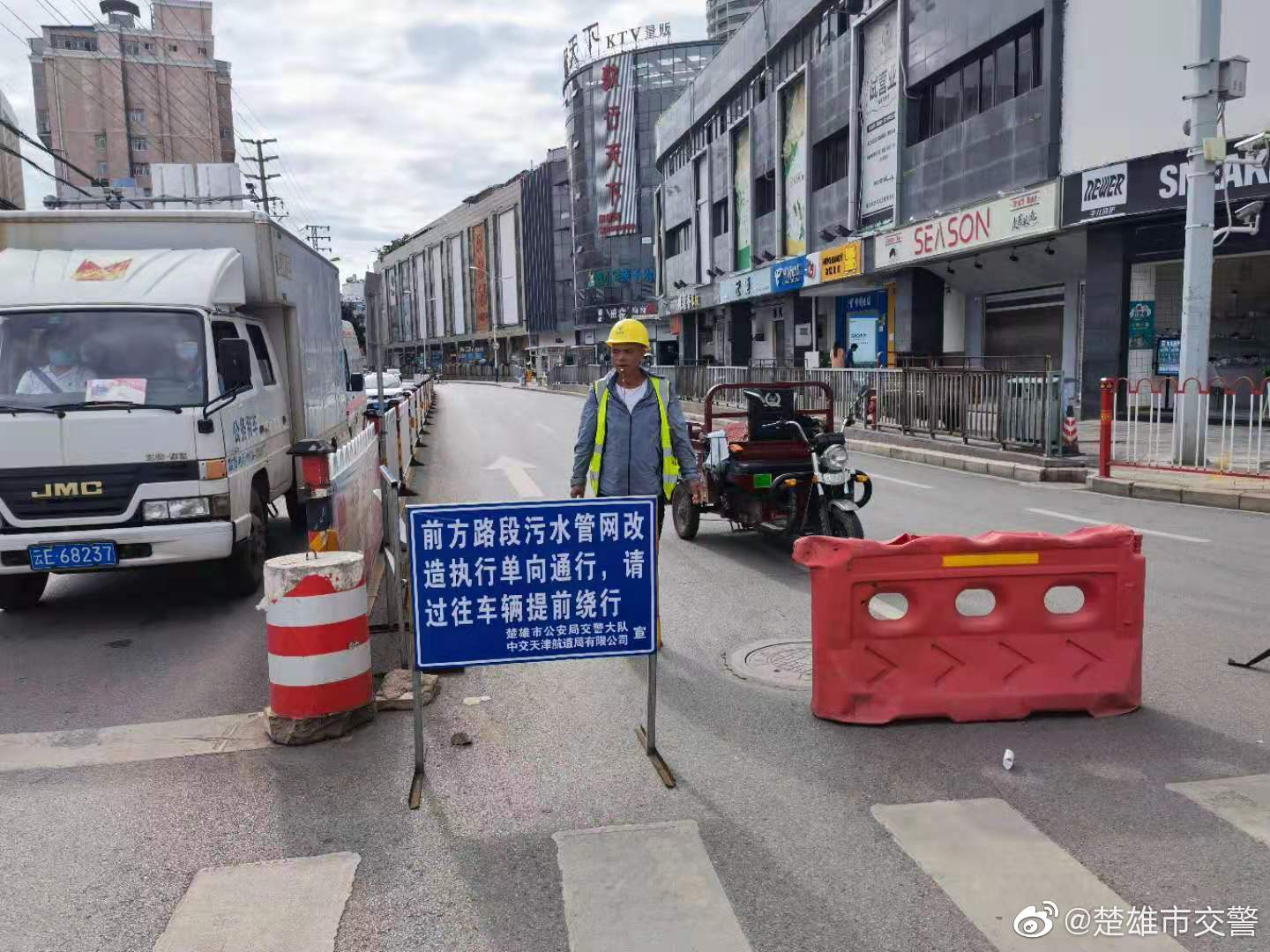 环城西路灵秀路口到州医院路口污水管网施工