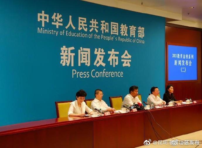 高校学生在校园内要戴口罩