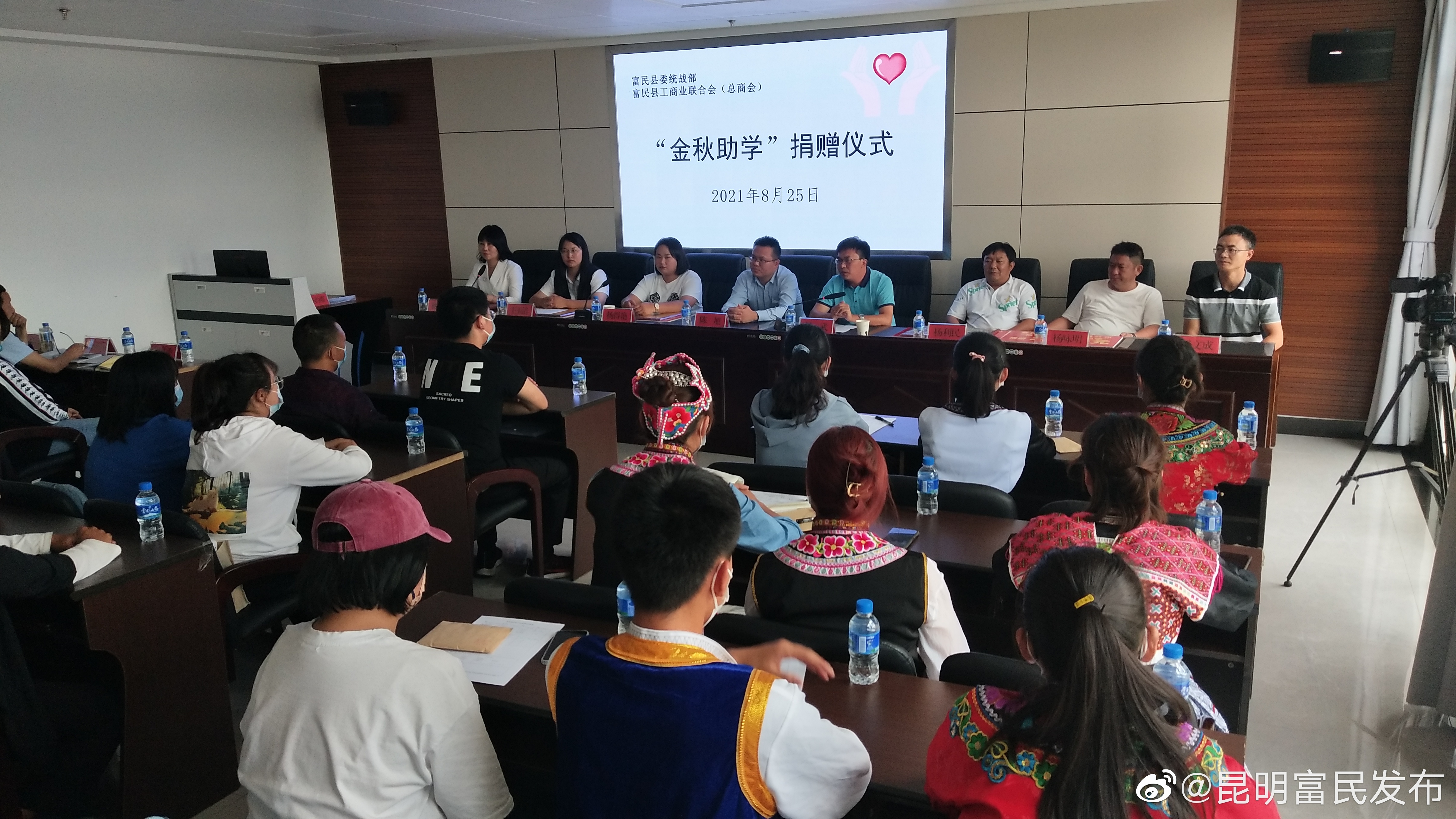  富民:爱心企业助力贫困学子圆梦金秋