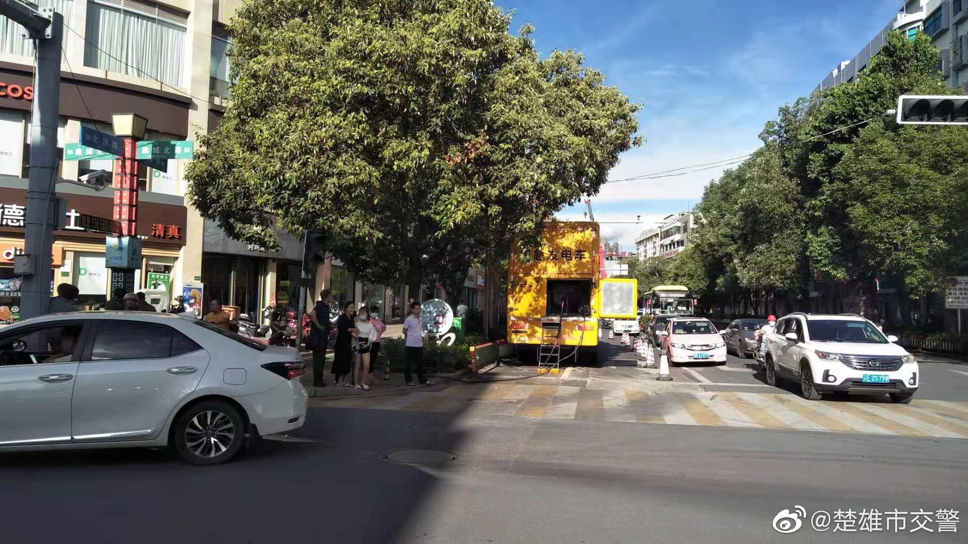 鹿城北路与北浦路口道路通行提示