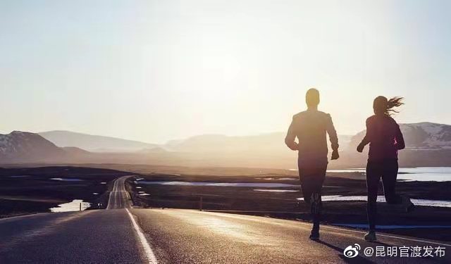 “久坐族”注意了！新研究：每天坐8小时不运动中风风险高7倍