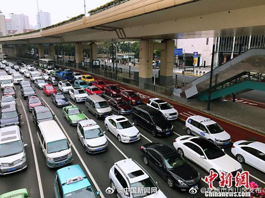 五部门：网约车平台要停招不合规车辆驾驶员