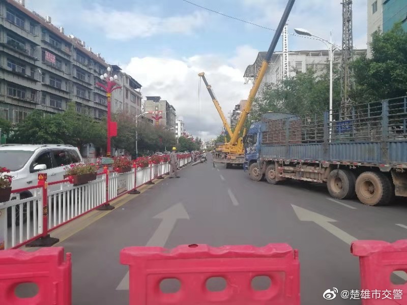 东兴路东向西方向电力施工道路封闭请绕行
