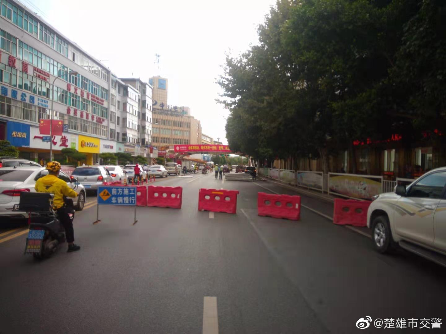 鹿城西路府后街口至街心花园污水管网施工