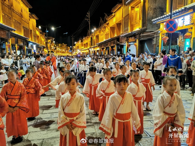 走进绿色文山尊师有道！广南举办恭行拜师礼仪式