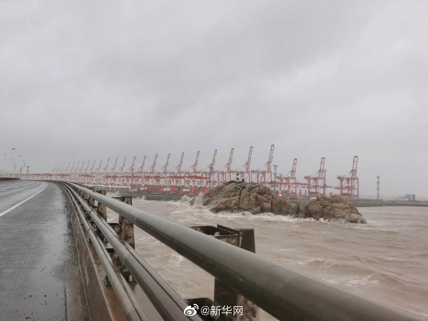 上海:迎战台风“灿都”一万多名消防指战员枕戈待旦
