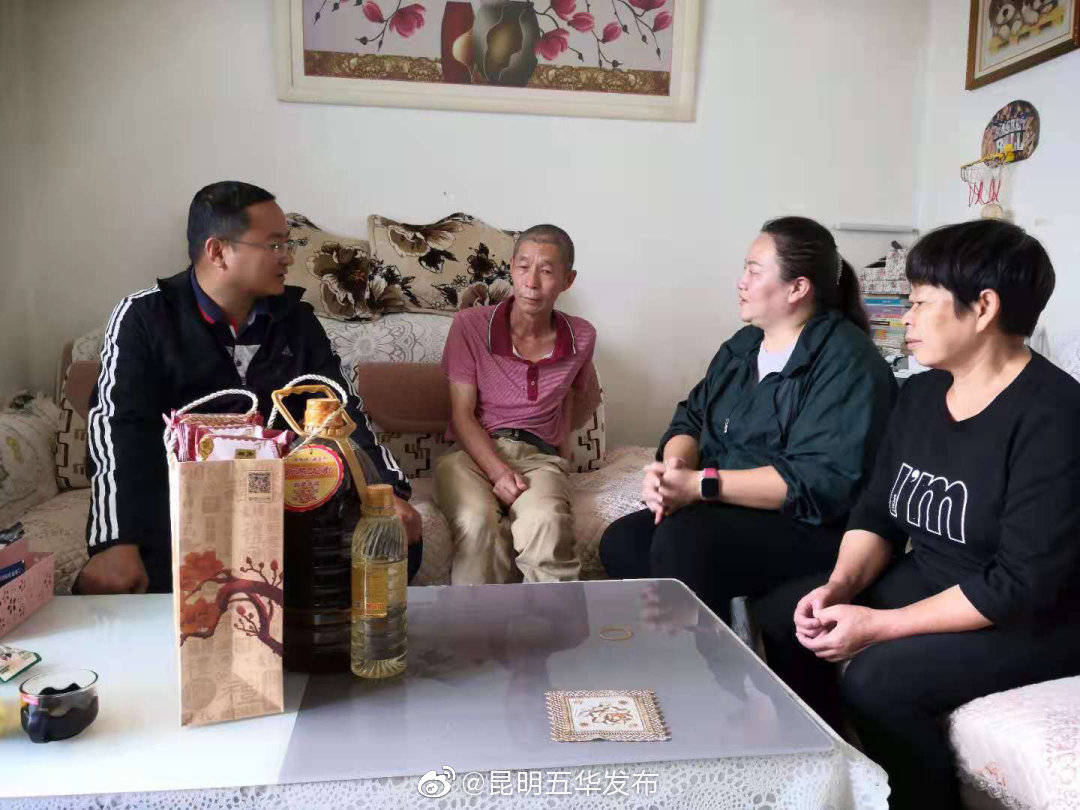入户走访困难群众，关爱到家暖人心