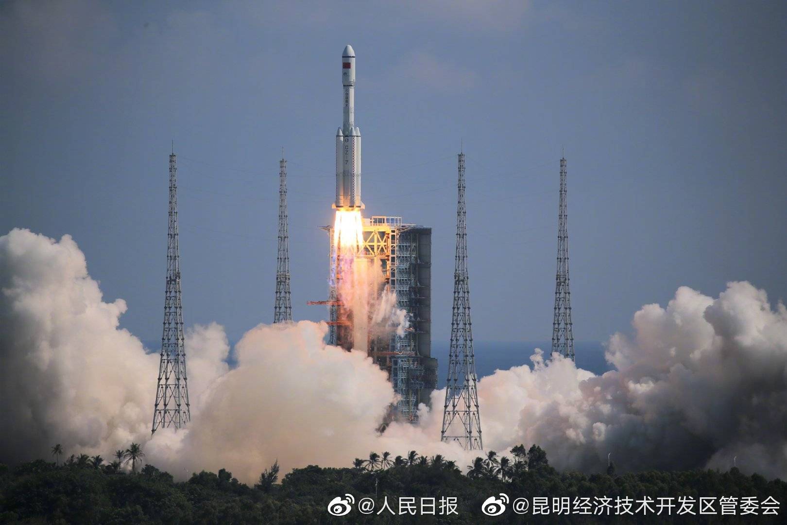 天舟三号货运飞船发射圆满成功