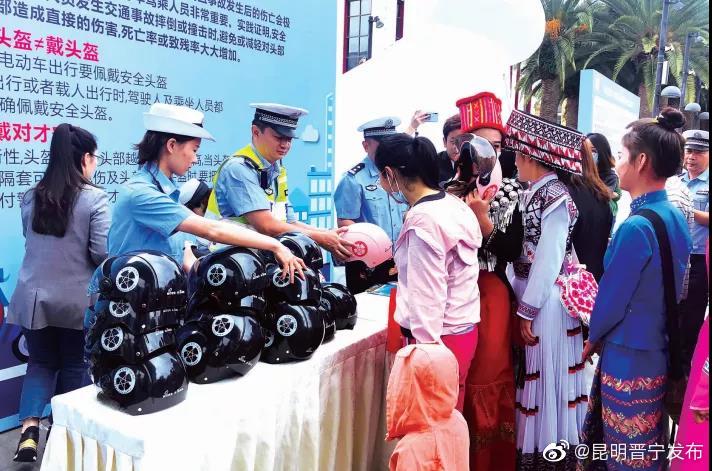 注意！在昆明骑电动车，第二次被查未戴头盔将扣车