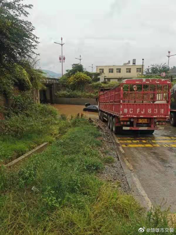 桃源工业园区与320国道联络线下穿通道路段积水