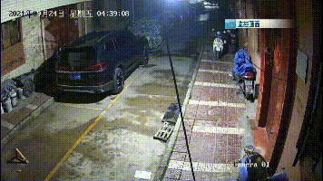 监控记录全过程！昆明一男子凌晨从5楼坠落