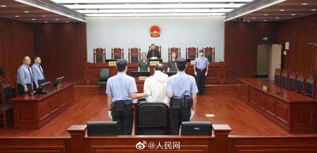 男子肇事逃逸造成5死7伤被判死刑